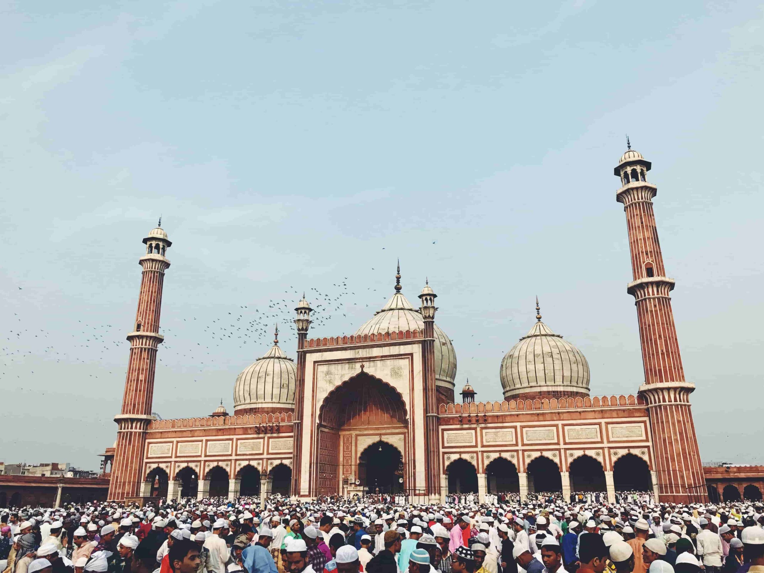 jama-masjid-is-the-beautiul-pace-to-visit-in-delhi