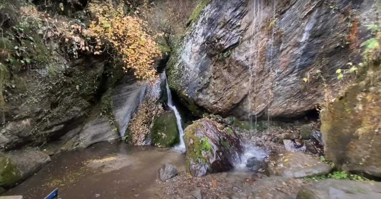 Jana Waterfalls in manali